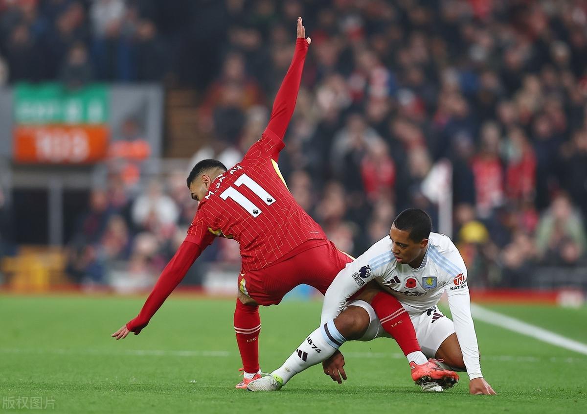 体育直播-利物浦训练开放日,转会期迎来里程碑引欢呼,西甲在即,训练强度明显提升的简单介绍