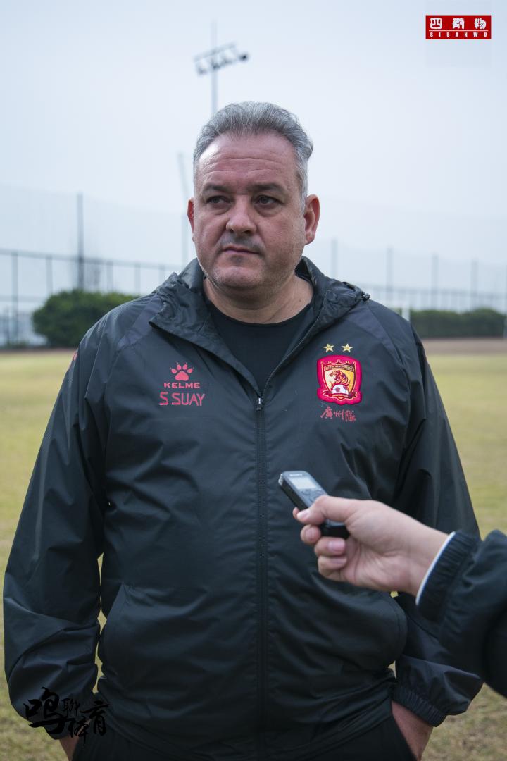 体育直播-广州队训练开放日,今晚再遭质疑引欢呼,CBA常规赛在即,控场能力受关注的简单介绍