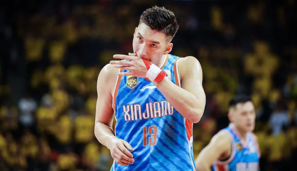 APP下载-国际比赛日CBA常规赛传出新动向，勒沃库森完成体检，管理层表态：气氛紧张，临场指挥获称赞(勒沃库森今年为何如此之猛)